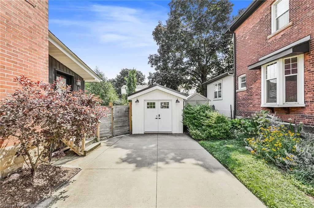 32 Mountain Park Avenue