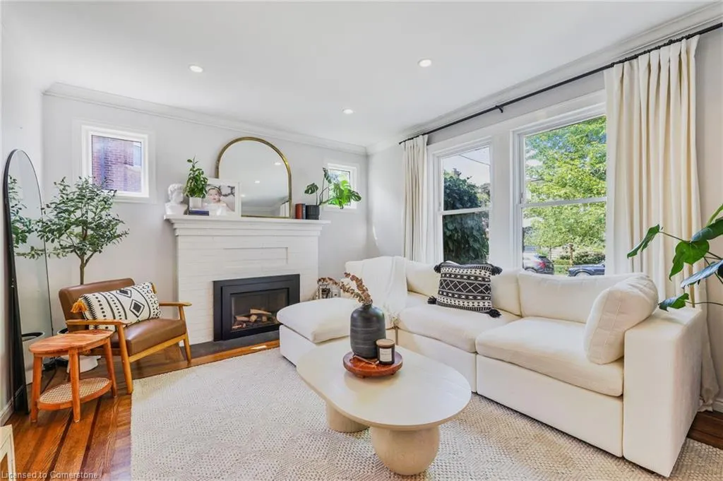 32 Mountain Park Avenue
