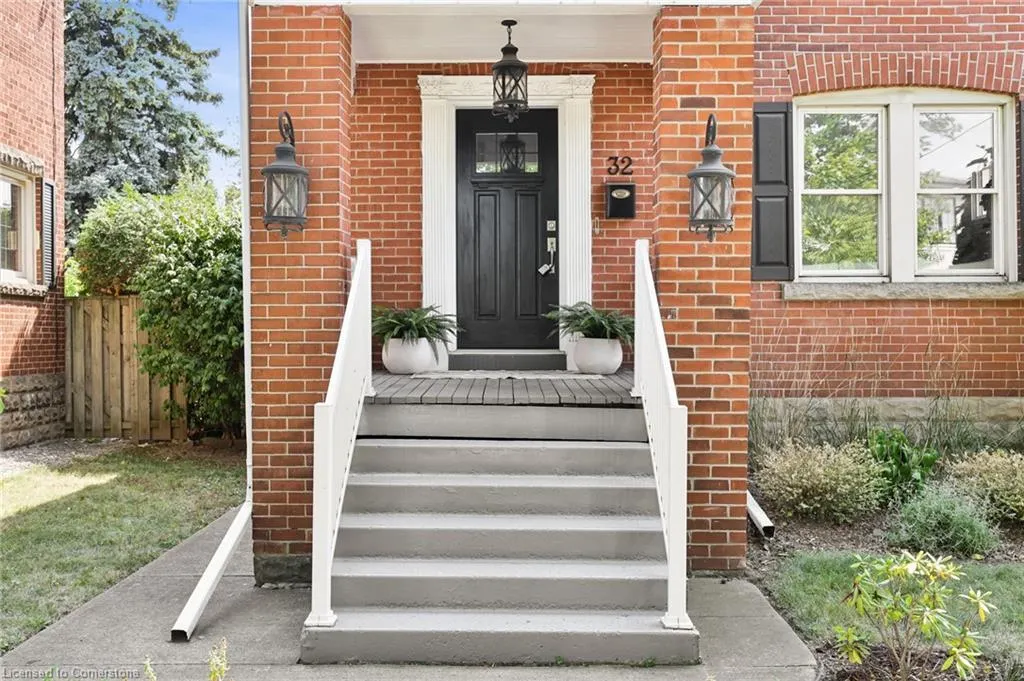 32 Mountain Park Avenue
