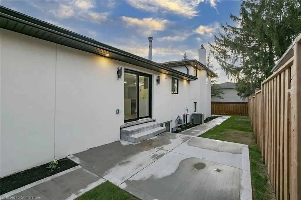 633 Green Meadow Crescent