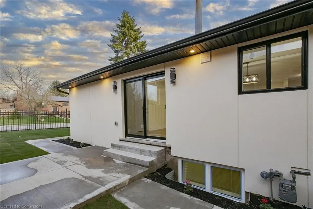 633 Green Meadow Crescent