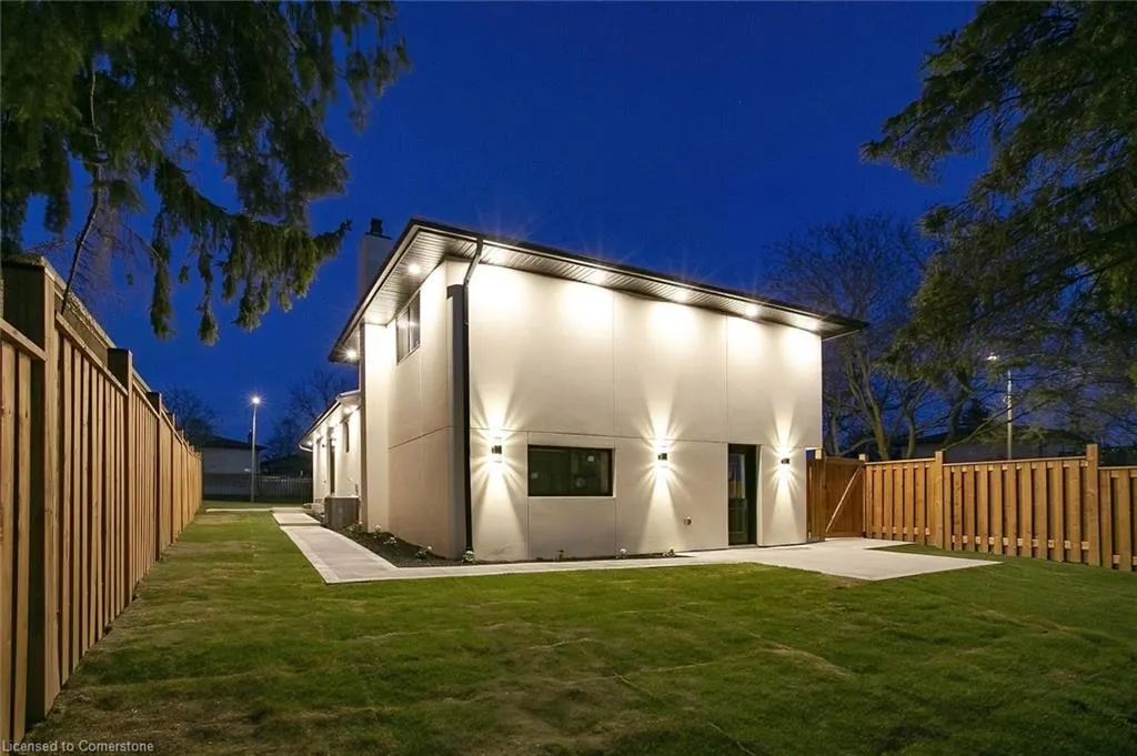 633 Green Meadow Crescent