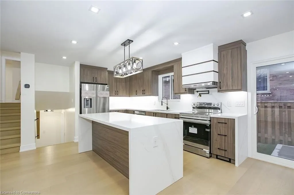 633 Green Meadow Crescent