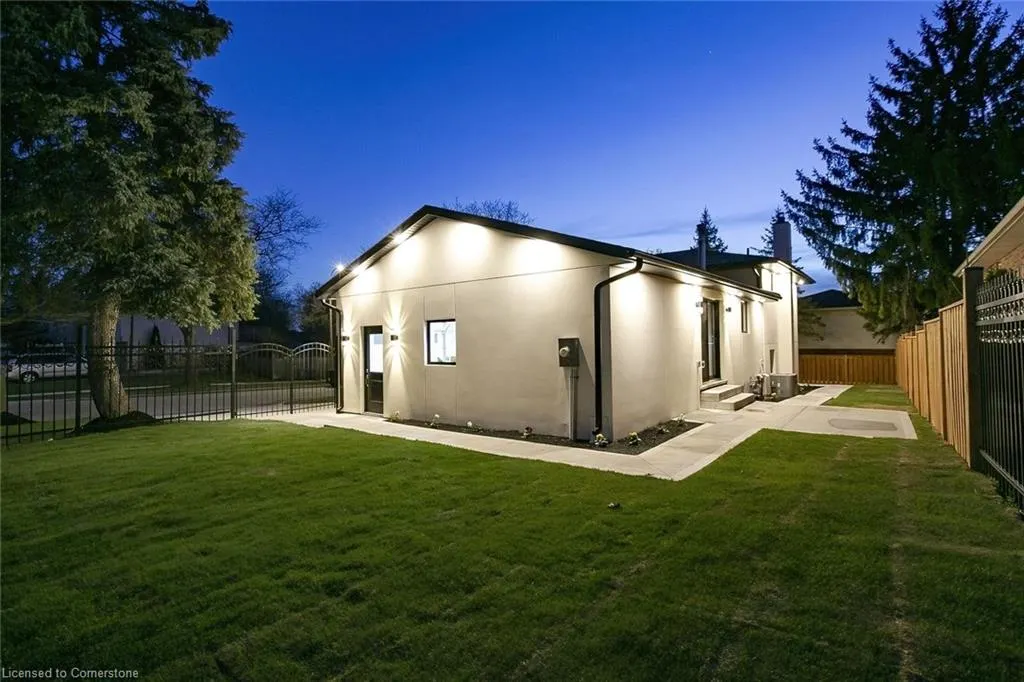 633 Green Meadow Crescent