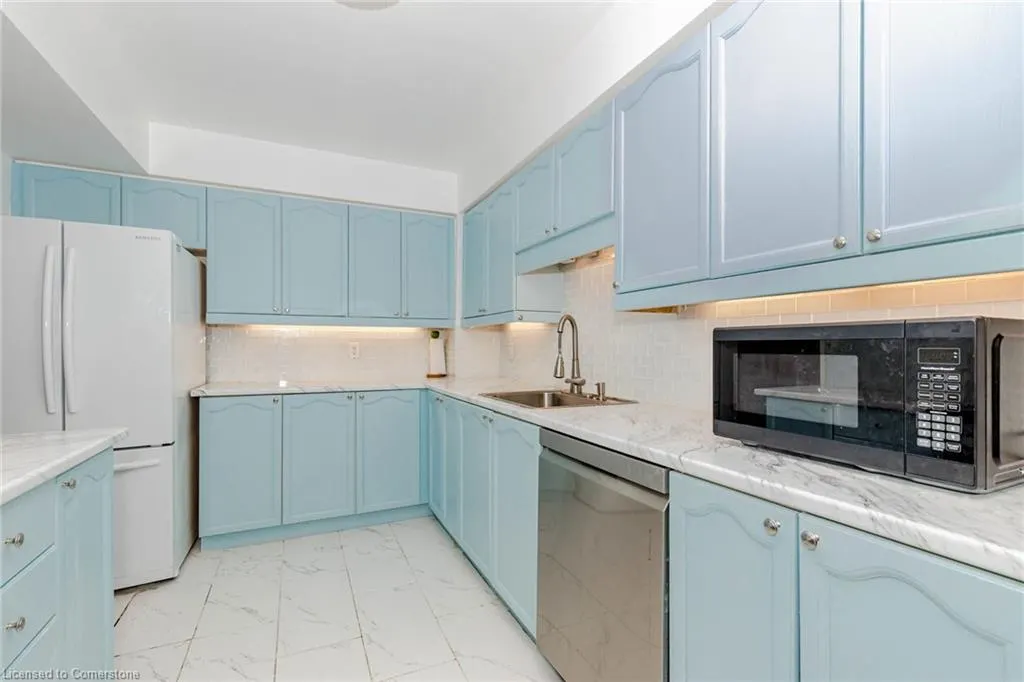523 Beechwood Drive, #4