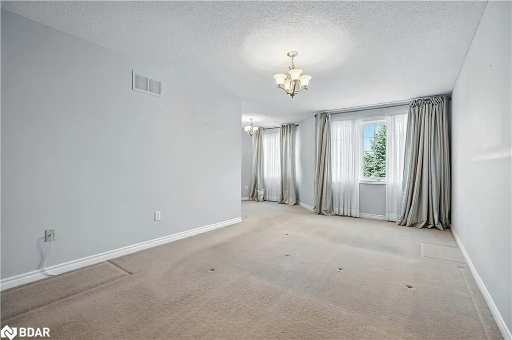 39 Lang Drive