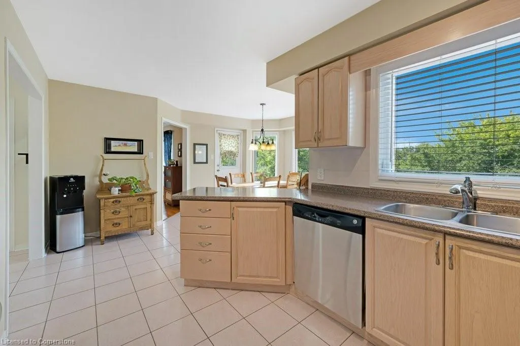 32 Kingfisher Crescent