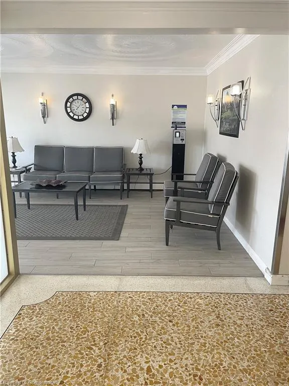 10 Woodman Drive S, #101