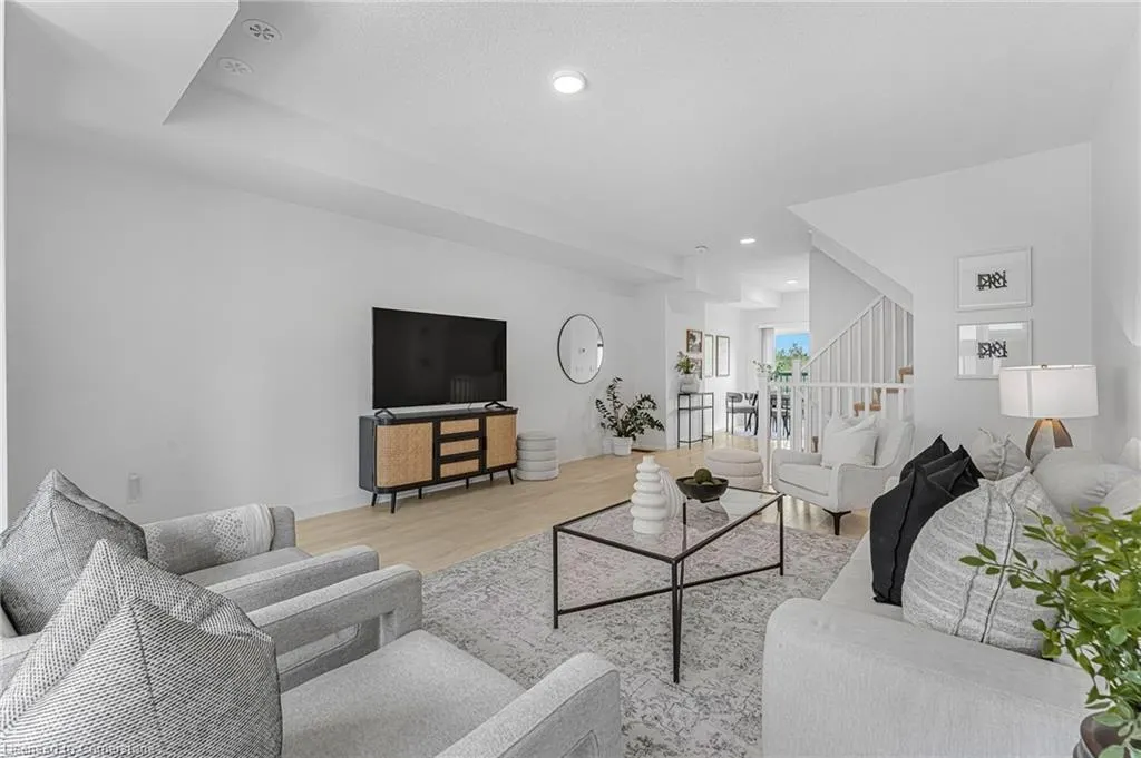 1121 Cooke Boulevard, #90