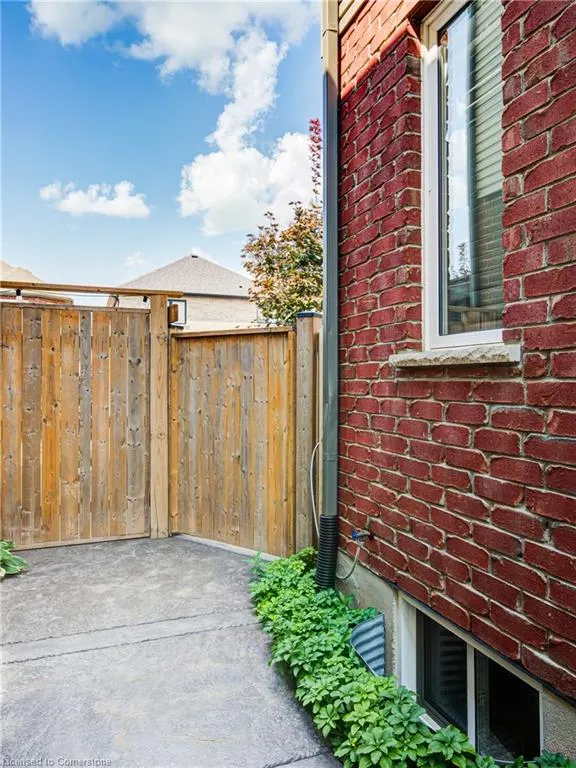 32 Arlington Parkway