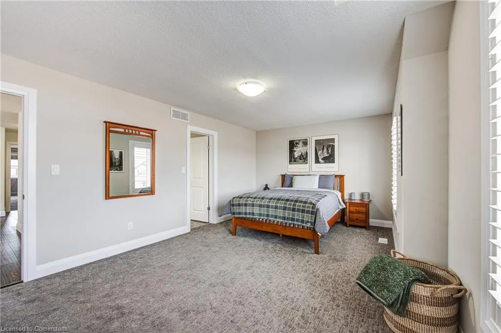 32 Arlington Parkway