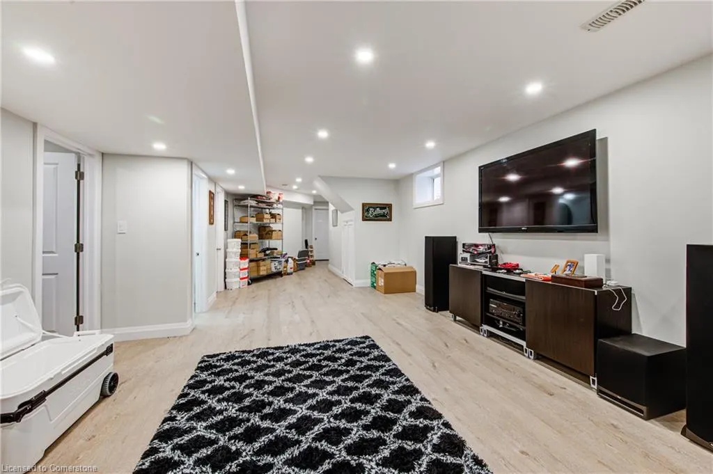 32 Arlington Parkway