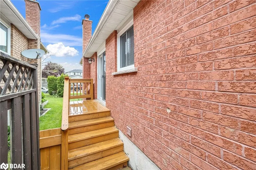 16 Balliston Road