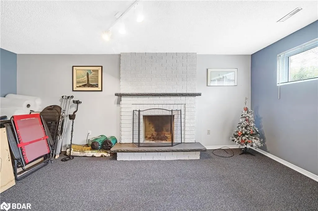 16 Balliston Road