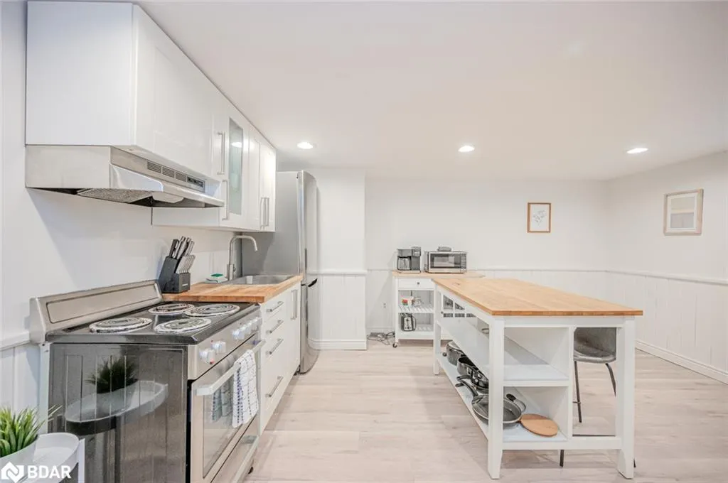54 Sophia Street E, #Lower