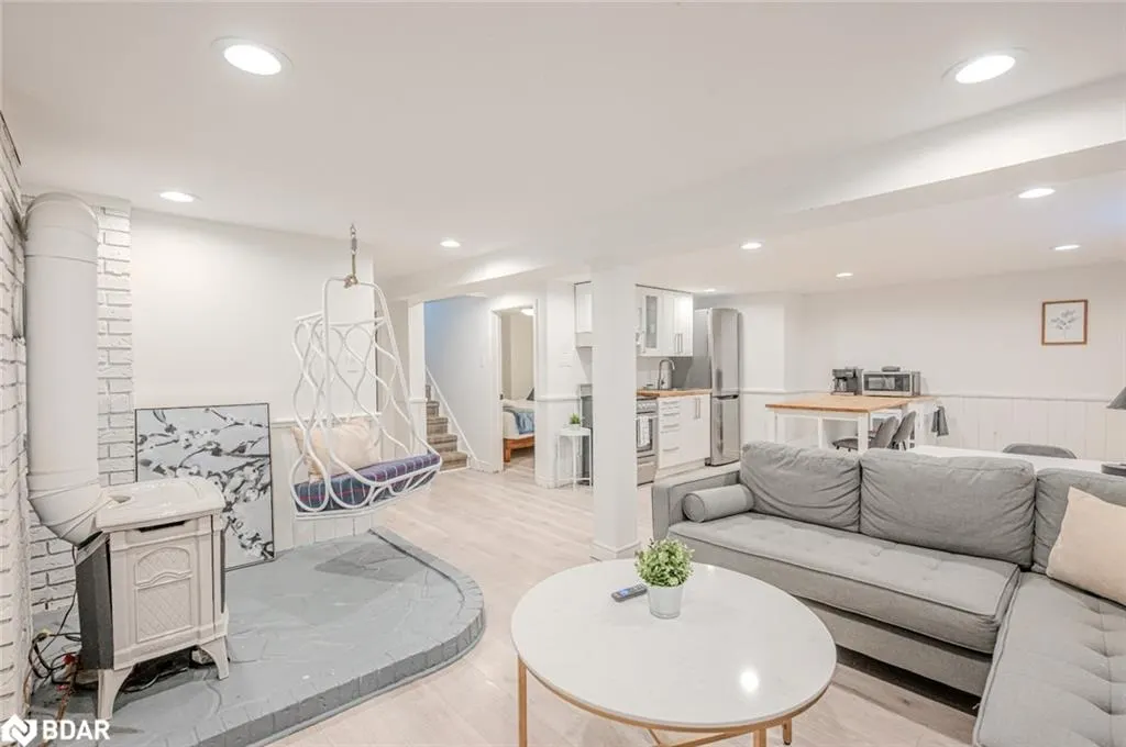 54 Sophia Street E, #Lower