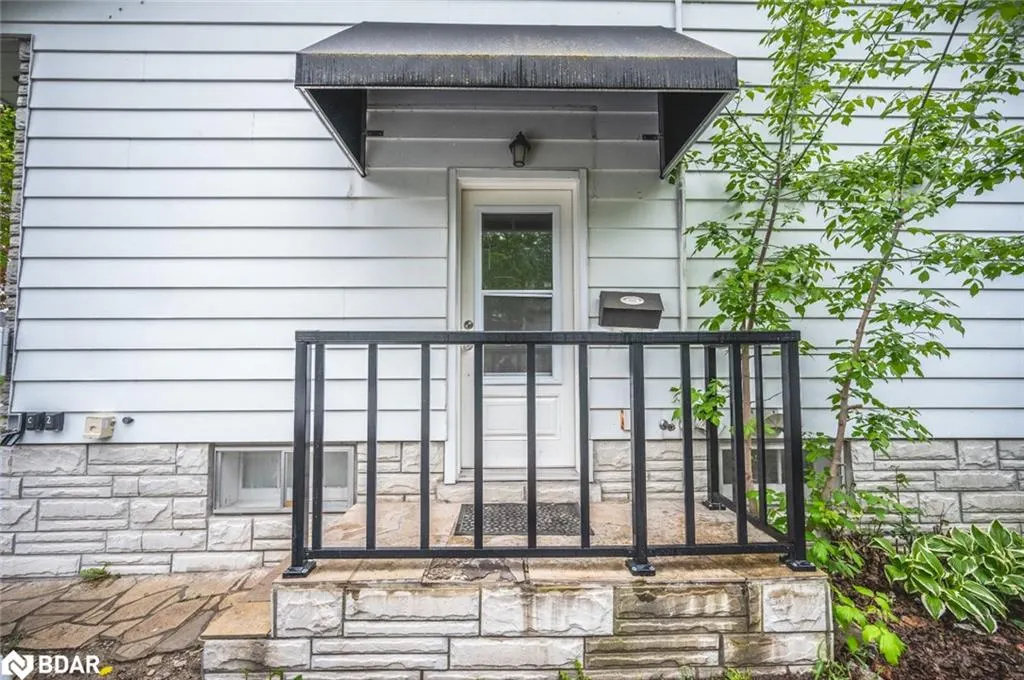 54 Sophia Street E, #Lower