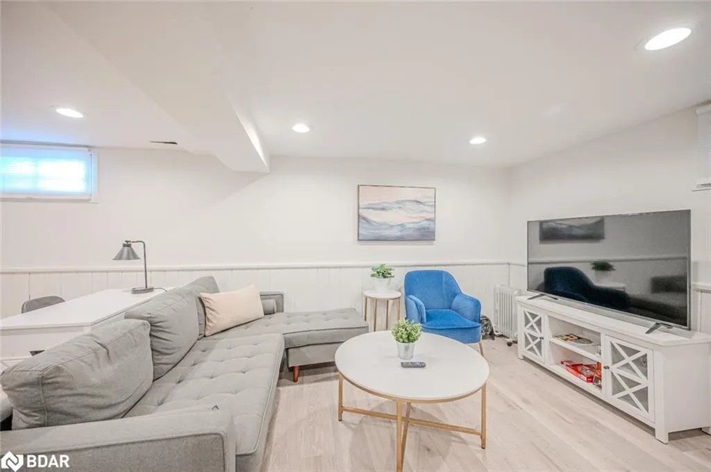54 Sophia Street E, #Lower