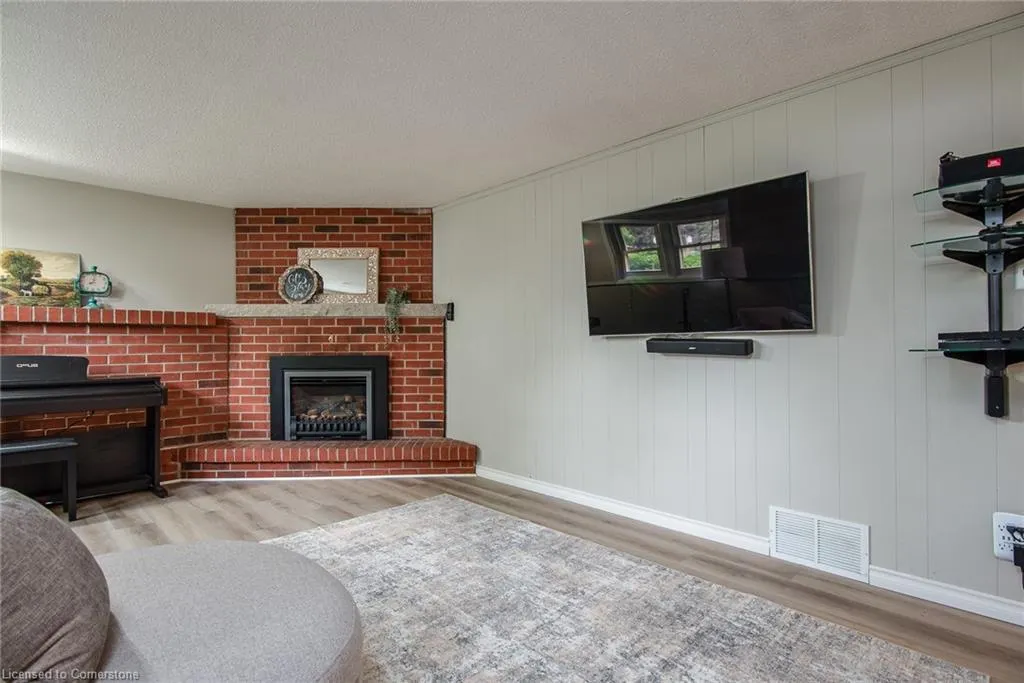 8 Byton Lane