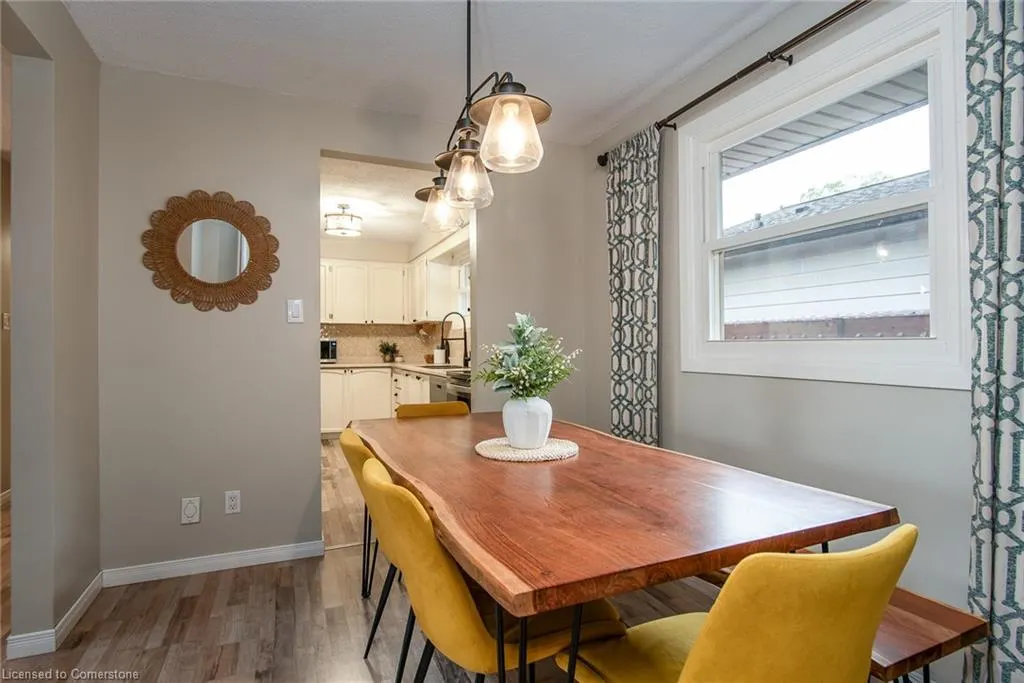 8 Byton Lane