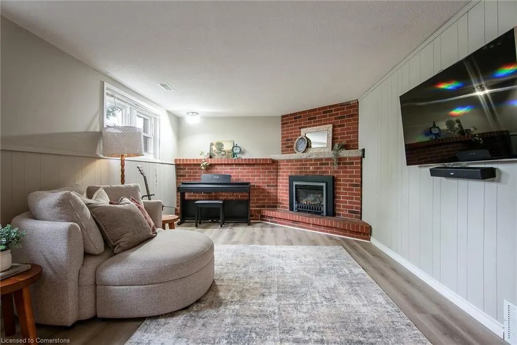 8 Byton Lane