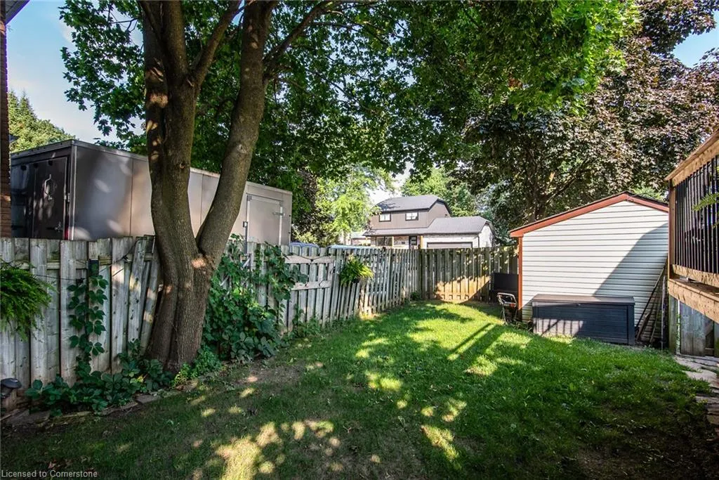 8 Byton Lane
