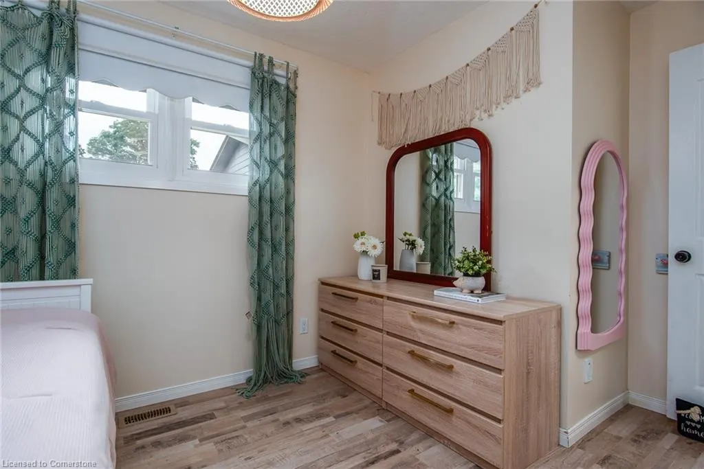 8 Byton Lane