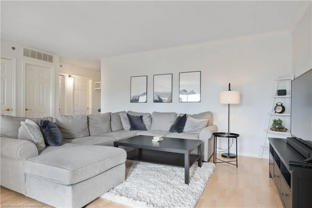 4450 Fairview Street, #304