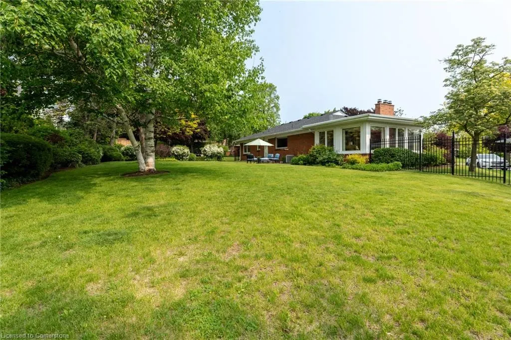 426 North Shore Boulevard W