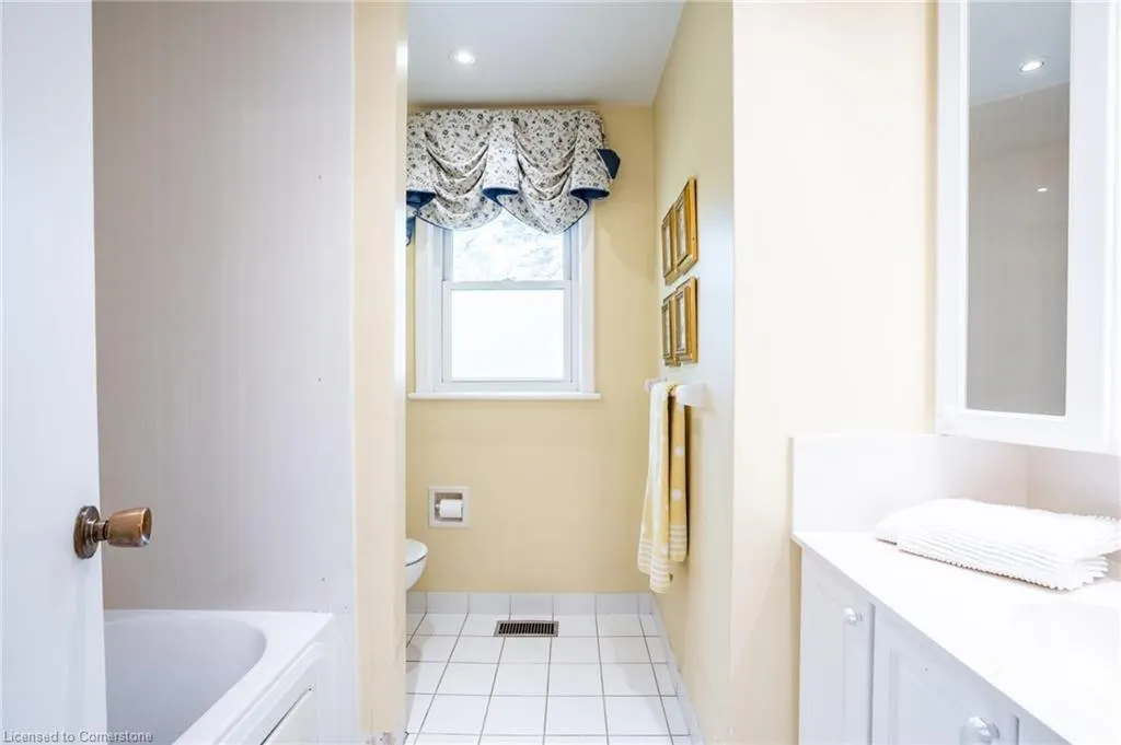 426 North Shore Boulevard W