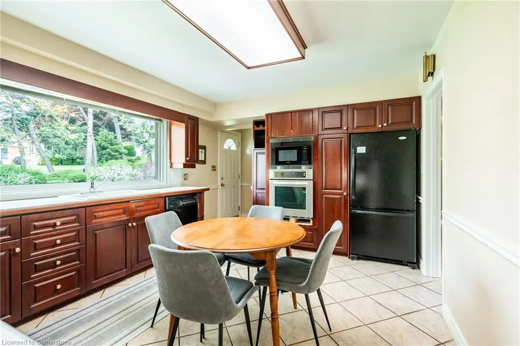 426 North Shore Boulevard W