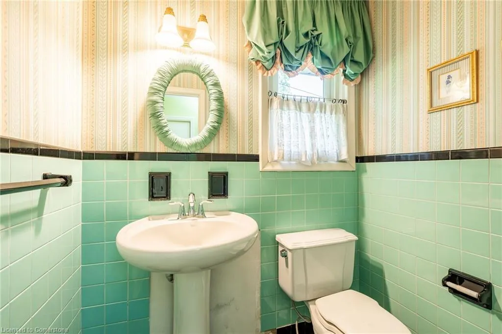 426 North Shore Boulevard W