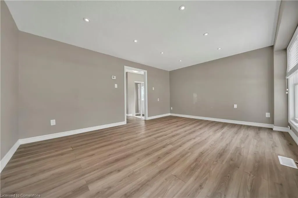 28 Uxbridge Crescent