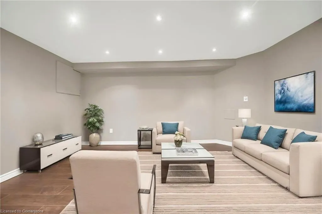 28 Uxbridge Crescent