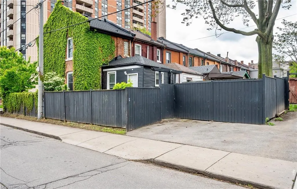29 Emerald Street N