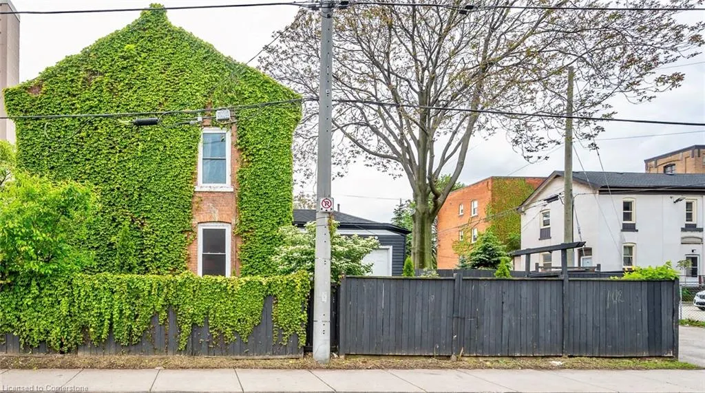 29 Emerald Street N