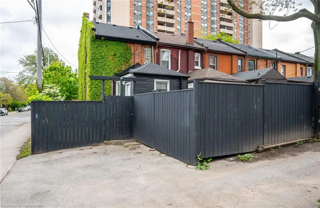 29 Emerald Street N