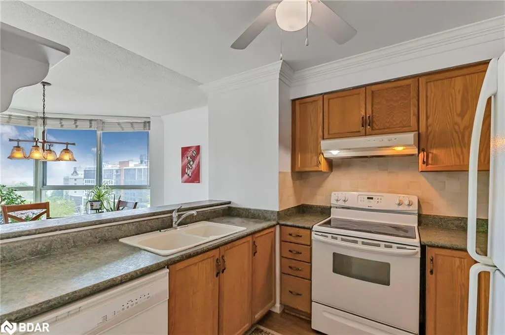 150 Dunlop Street E, #811