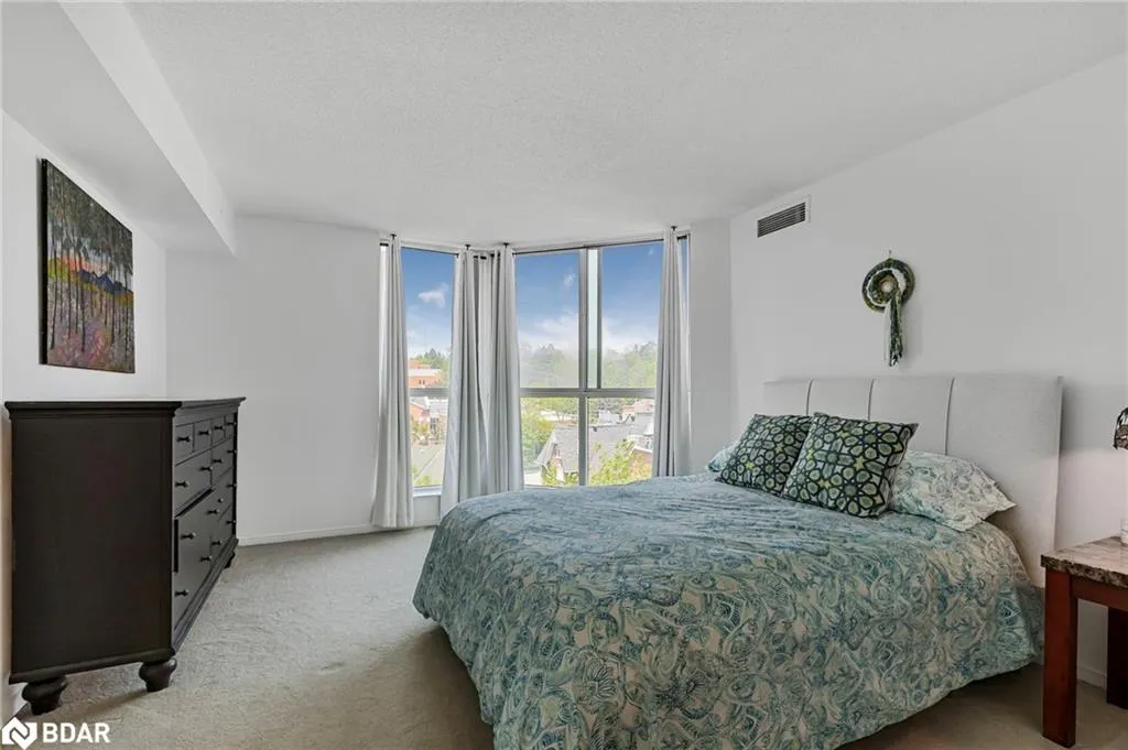 150 Dunlop Street E, #811