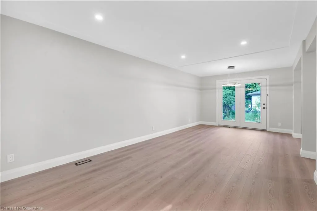 206 Shelley Drive, #Upper