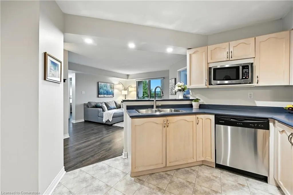 3499 Upper Middle Road, #404