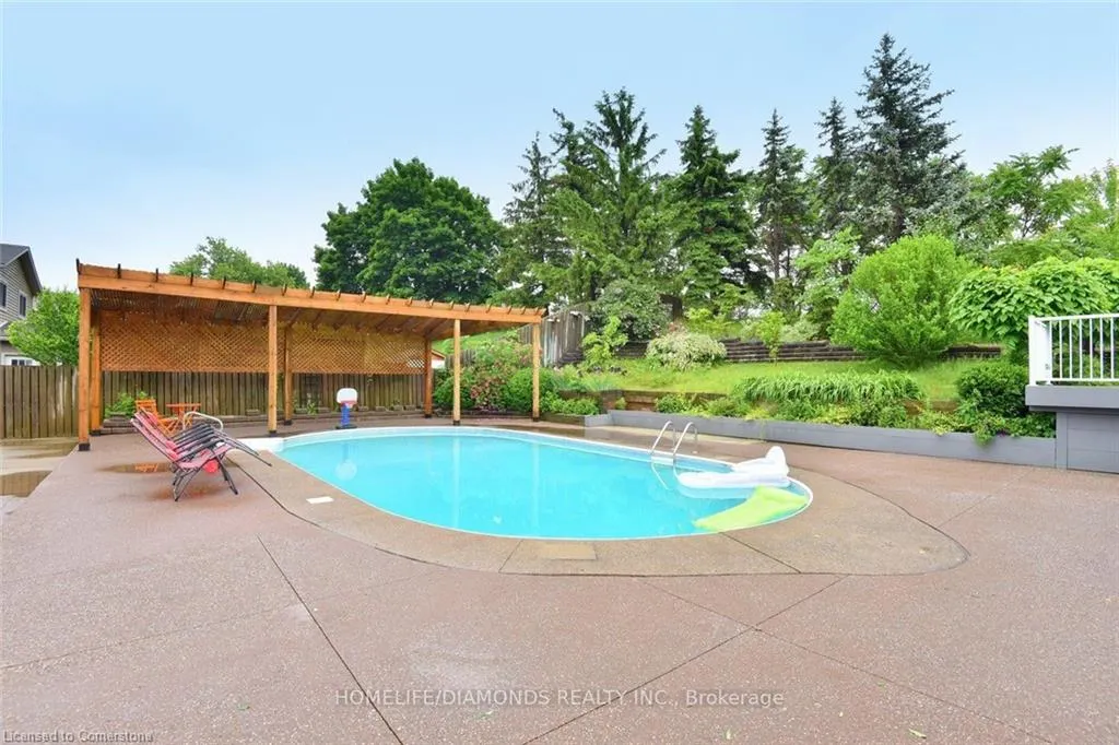 95 Birchpark Drive N