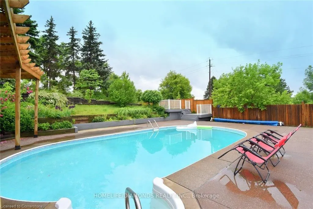 95 Birchpark Drive N