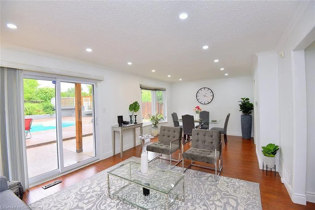 95 Birchpark Drive N