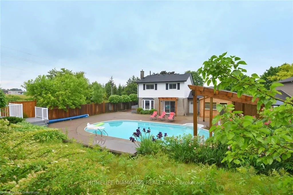 95 Birchpark Drive N