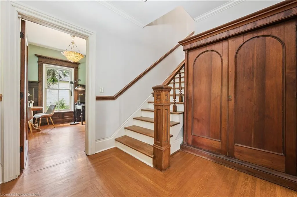 88 William Street W