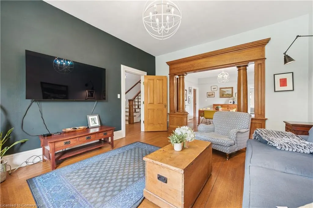 88 William Street W