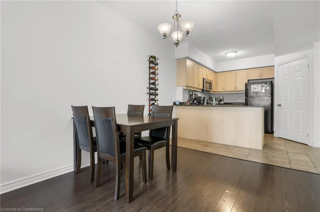 47 Caroline Street N, #209
