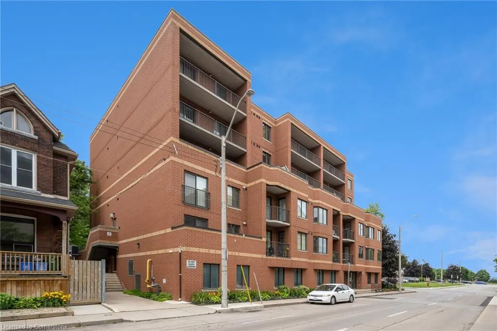 47 Caroline Street N, #209