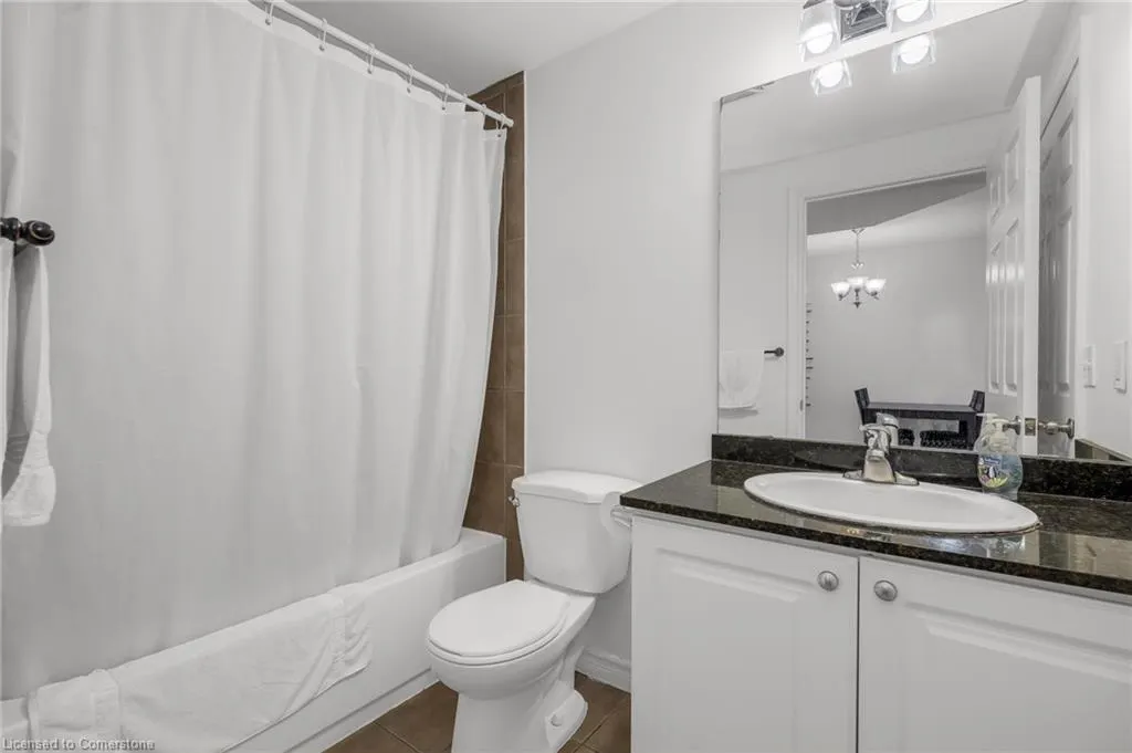 47 Caroline Street N, #209
